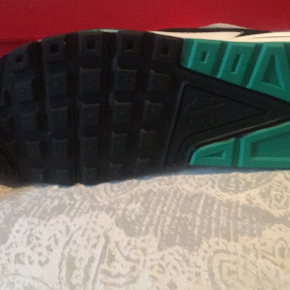 Women Sneakers - Picture 3 of 3